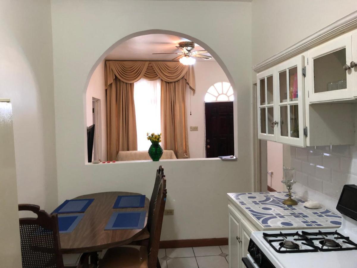 Goldenview Guesthouse Ocho Rios Exterior foto